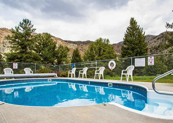 Blackwater Creek Ranch Lodge Wapiti